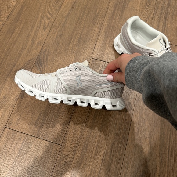 On Cloud 5 Sneakers - Picture 3 of 7